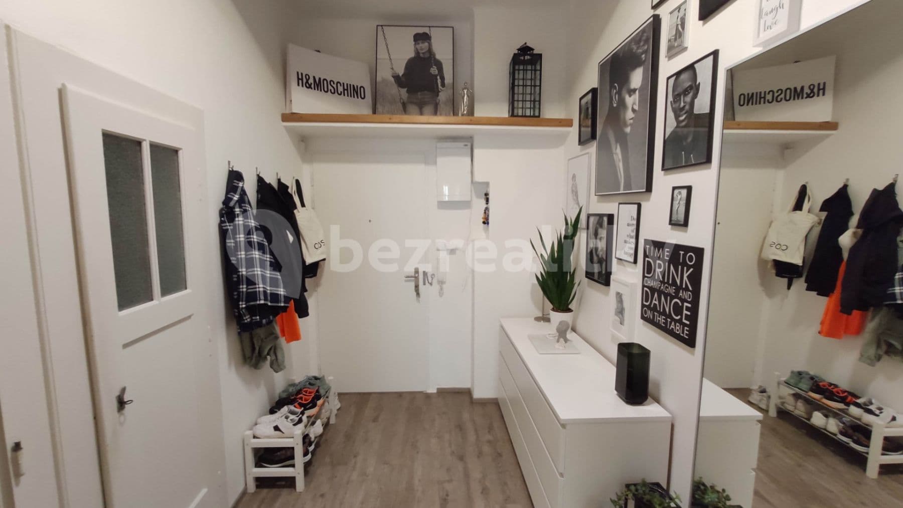 Prenájom bytu 2-izbový 50 m², Jeseniova, Praha, Praha Prenájom bytu 2-izbový 50 m², Jeseniova, Praha, Praha