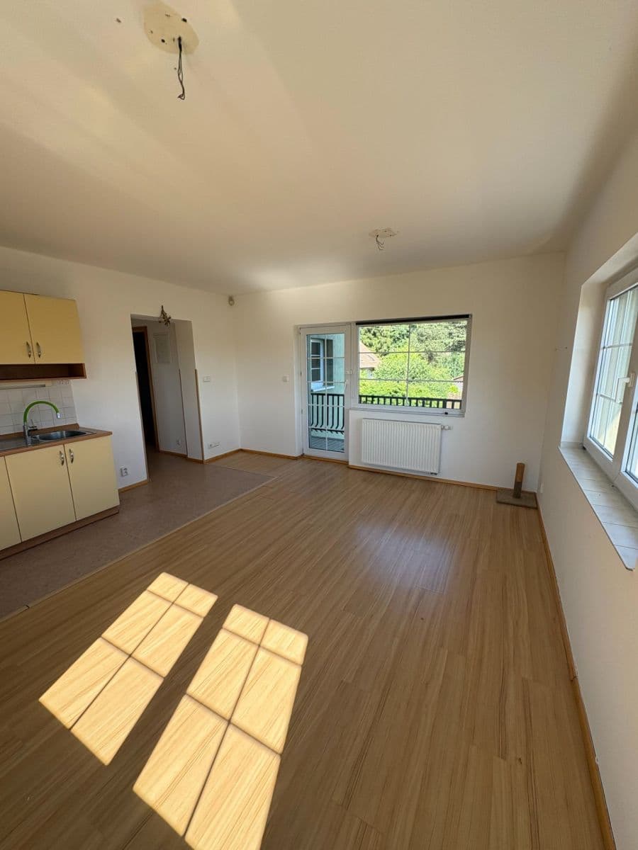 Prenájom bytu 3-izbový 47 m², Zájezdní, Mukařov, Středočeský kraj Prenájom bytu 3-izbový 47 m², Zájezdní, Mukařov, Středočeský kraj