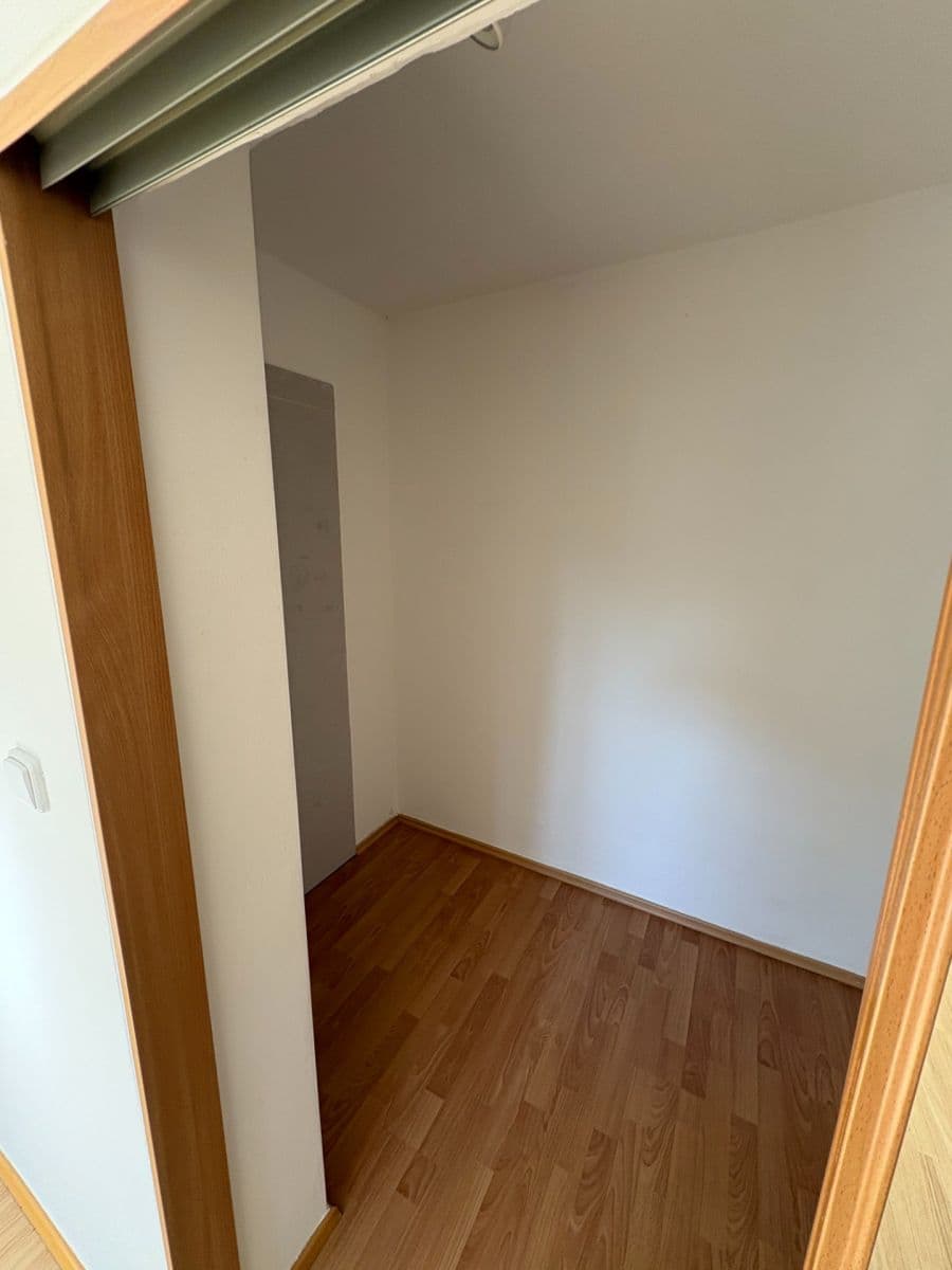 Prenájom bytu 3-izbový 47 m², Zájezdní, Mukařov, Středočeský kraj Prenájom bytu 3-izbový 47 m², Zájezdní, Mukařov, Středočeský kraj