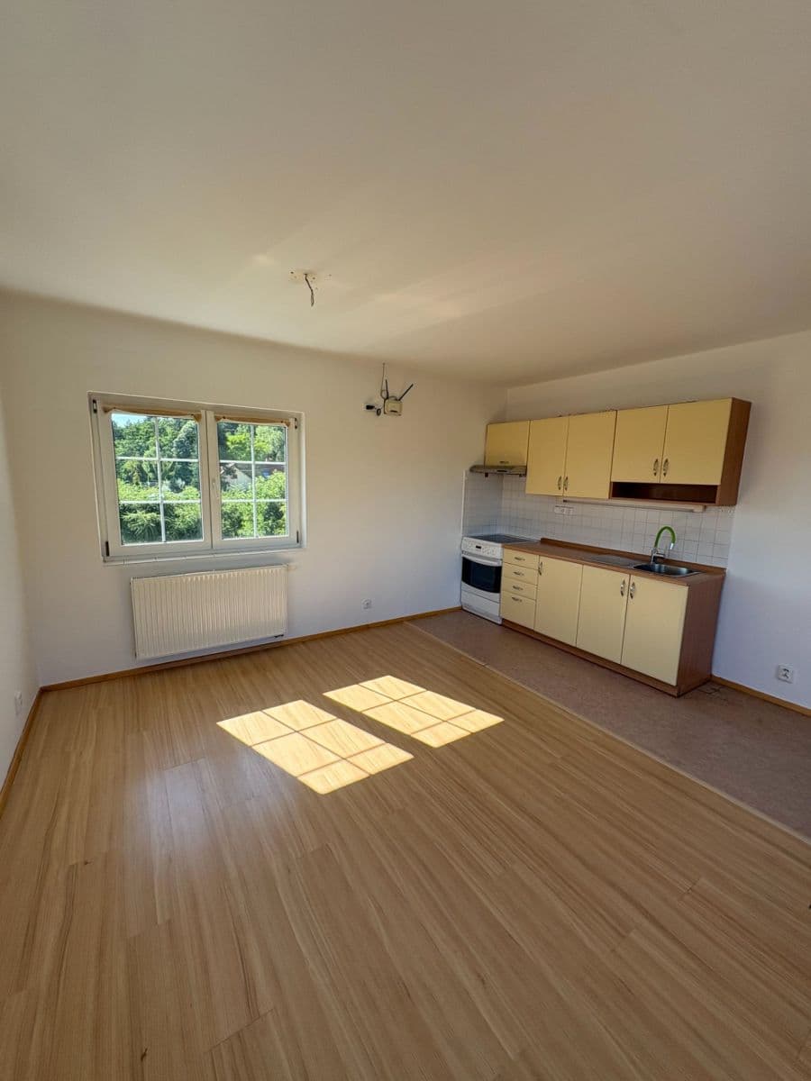 Prenájom bytu 3-izbový 47 m², Zájezdní, Mukařov, Středočeský kraj Prenájom bytu 3-izbový 47 m², Zájezdní, Mukařov, Středočeský kraj