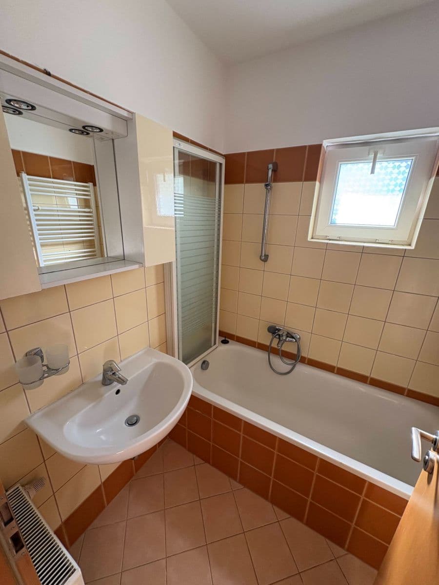 Prenájom bytu 3-izbový 47 m², Zájezdní, Mukařov, Středočeský kraj Prenájom bytu 3-izbový 47 m², Zájezdní, Mukařov, Středočeský kraj