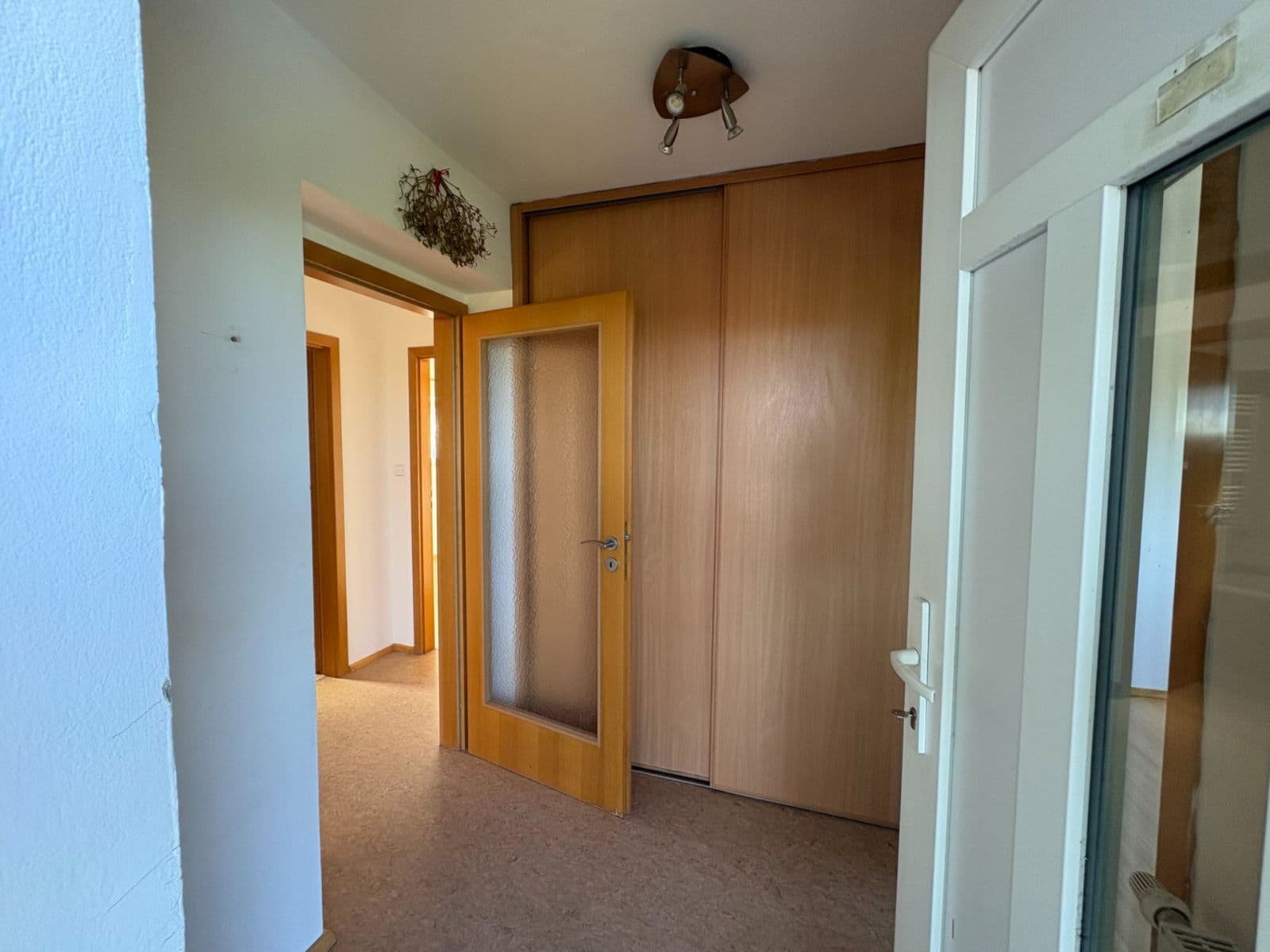 Prenájom bytu 3-izbový 47 m², Zájezdní, Mukařov, Středočeský kraj Prenájom bytu 3-izbový 47 m², Zájezdní, Mukařov, Středočeský kraj