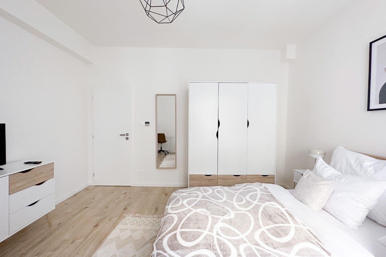Prenájom bytu 2-izbový 43 m², Biskupcova, Praha, Praha Prenájom bytu 2-izbový 43 m², Biskupcova, Praha, Praha