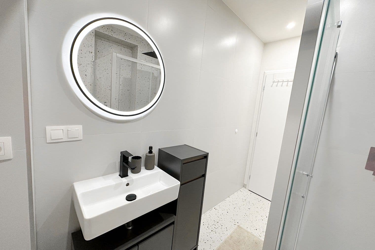Prenájom bytu 2-izbový 43 m², Biskupcova, Praha, Praha Prenájom bytu 2-izbový 43 m², Biskupcova, Praha, Praha