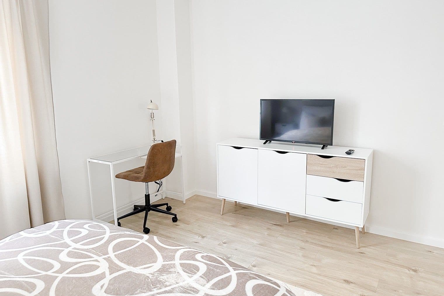 Prenájom bytu 2-izbový 43 m², Biskupcova, Praha, Praha Prenájom bytu 2-izbový 43 m², Biskupcova, Praha, Praha