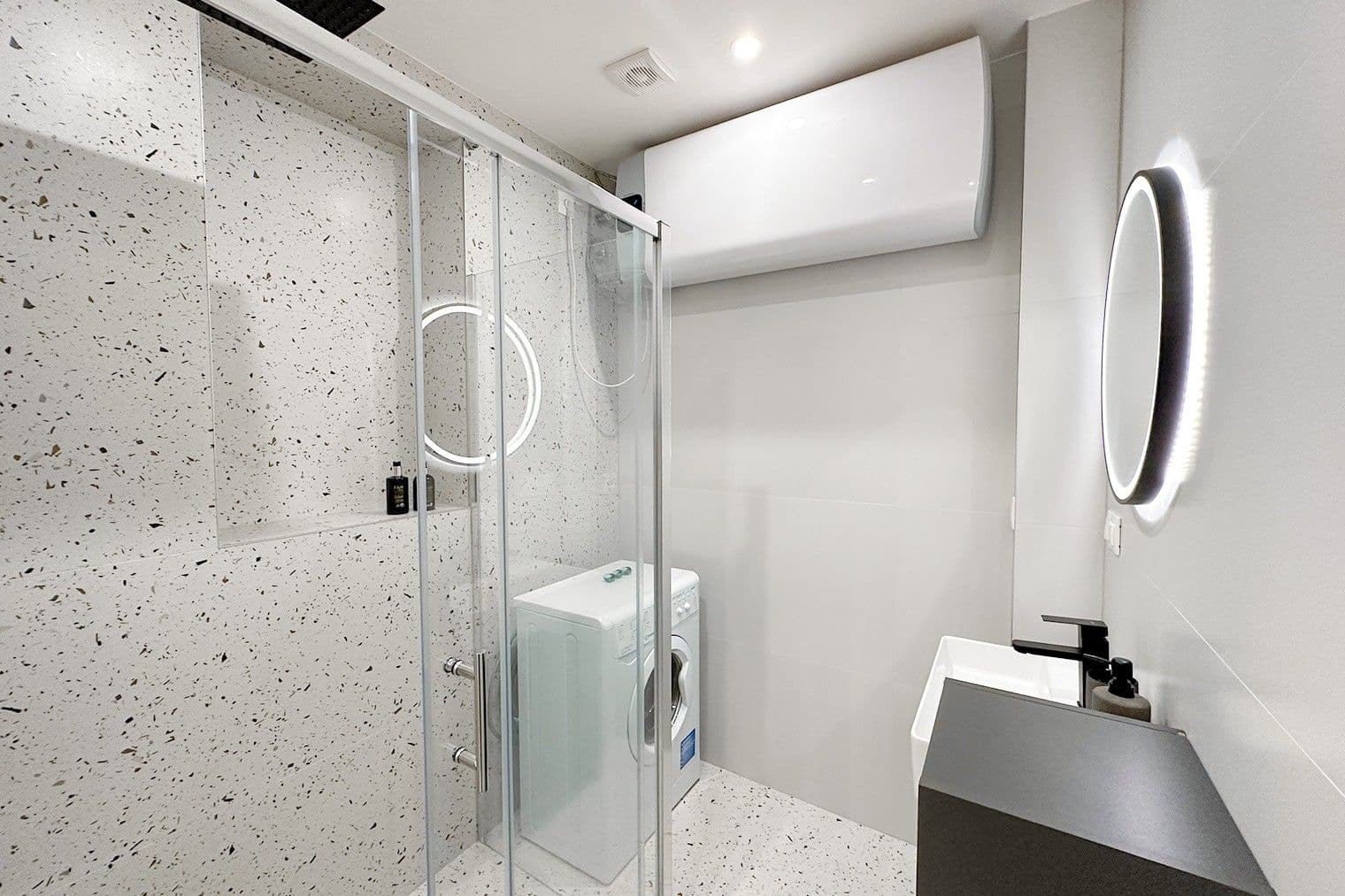Prenájom bytu 2-izbový 43 m², Biskupcova, Praha, Praha Prenájom bytu 2-izbový 43 m², Biskupcova, Praha, Praha