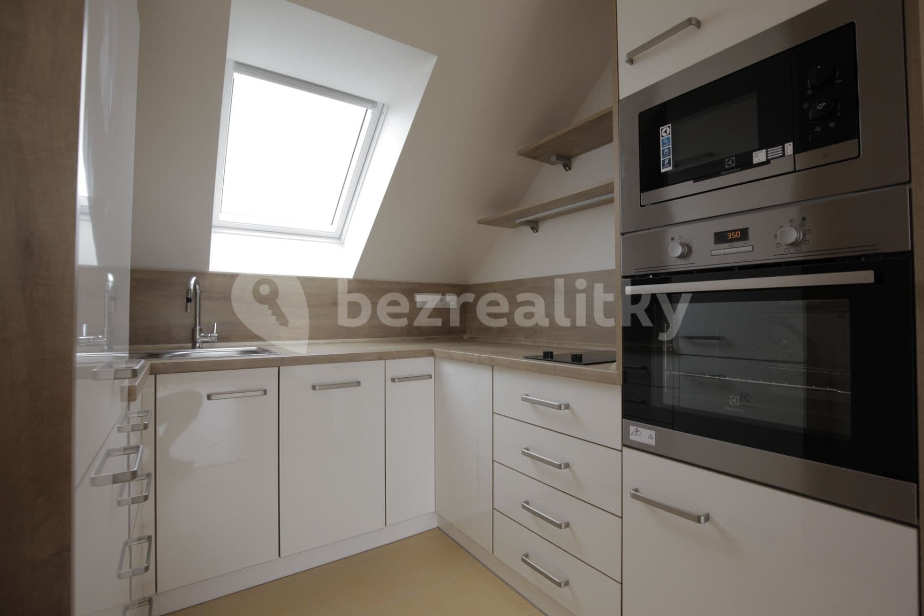 Prenájom bytu 2-izbový 44 m², U Studánky, Praha, Praha Prenájom bytu 2-izbový 44 m², U Studánky, Praha, Praha