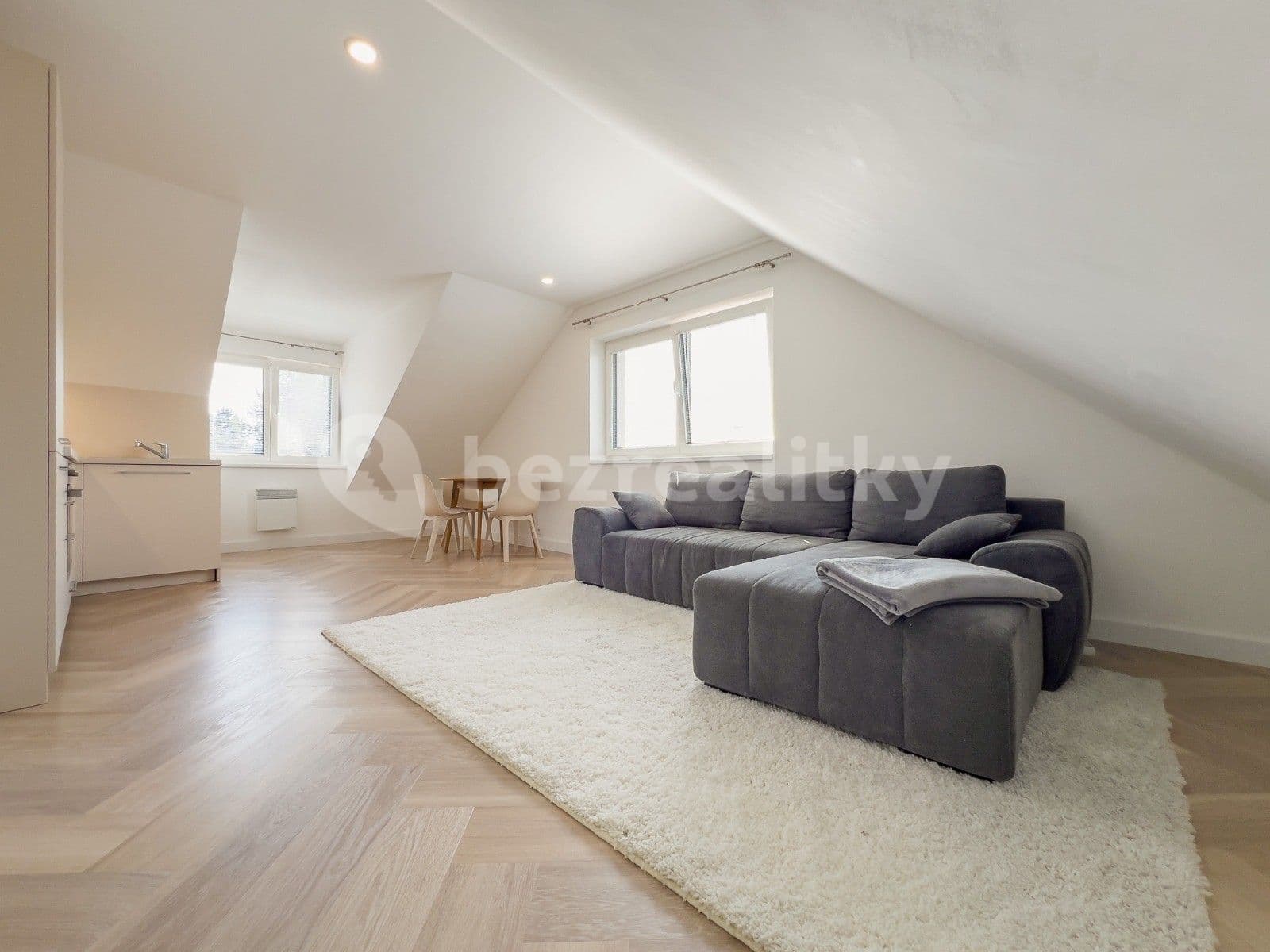 Prenájom bytu 3-izbový 100 m², Ševce Matouše, Praha, Praha Prenájom bytu 3-izbový 100 m², Ševce Matouše, Praha, Praha