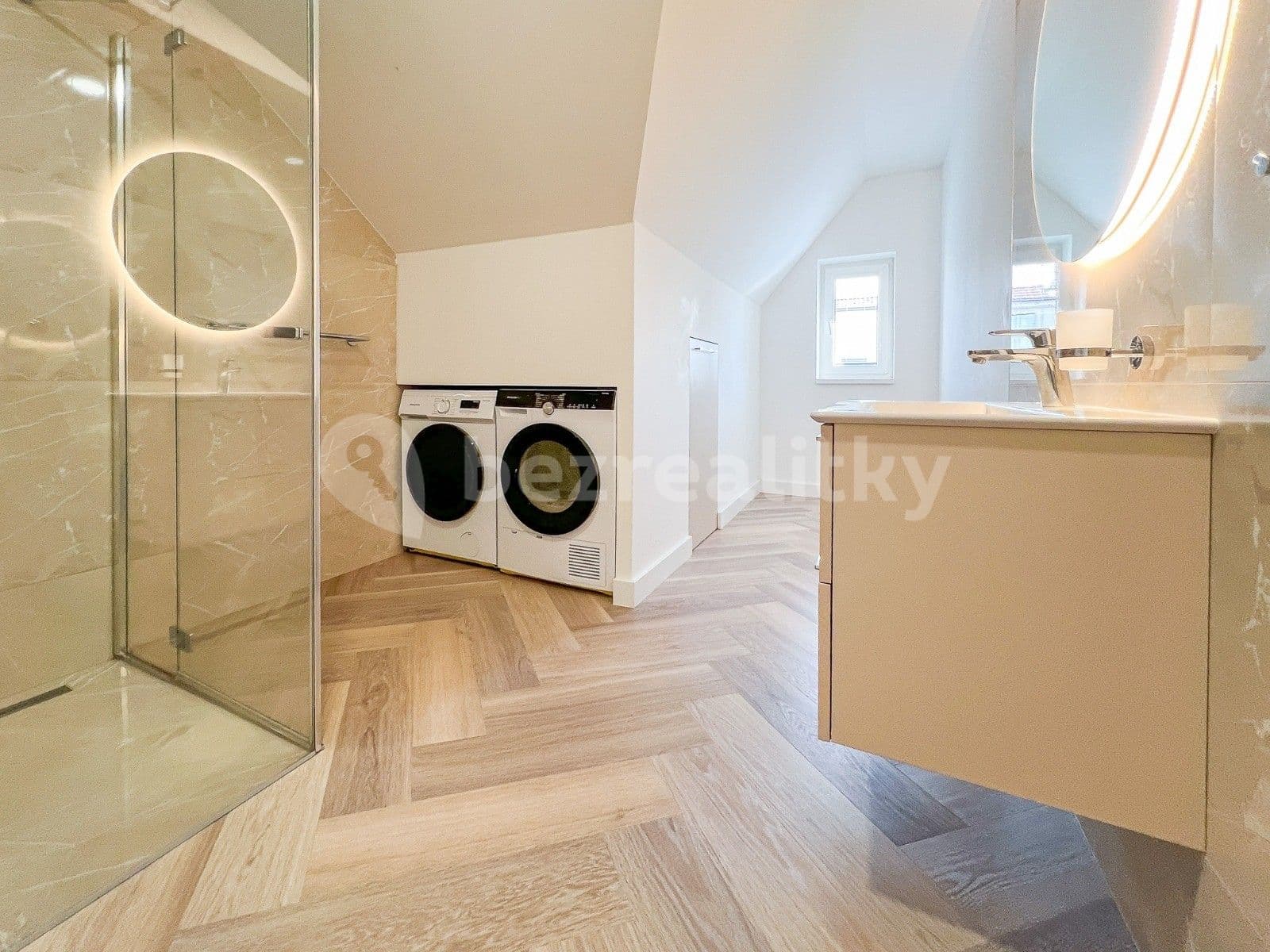 Prenájom bytu 3-izbový 100 m², Ševce Matouše, Praha, Praha Prenájom bytu 3-izbový 100 m², Ševce Matouše, Praha, Praha