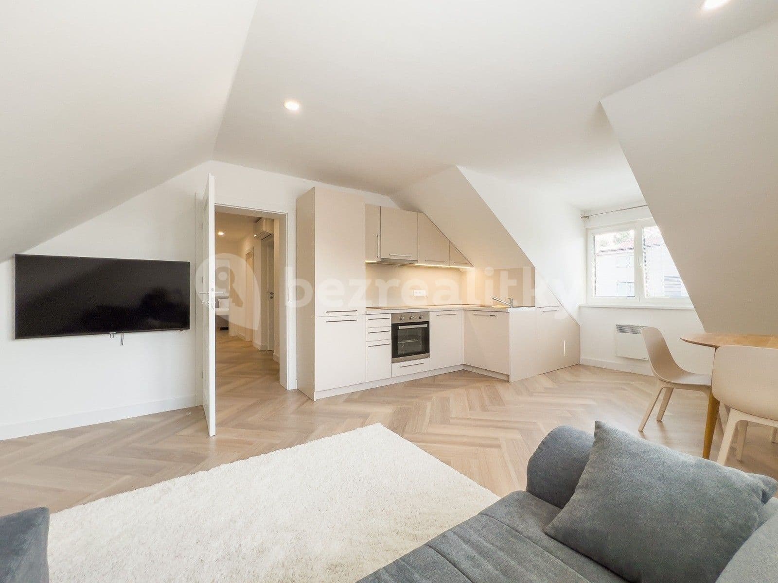 Prenájom bytu 3-izbový 100 m², Ševce Matouše, Praha, Praha Prenájom bytu 3-izbový 100 m², Ševce Matouše, Praha, Praha