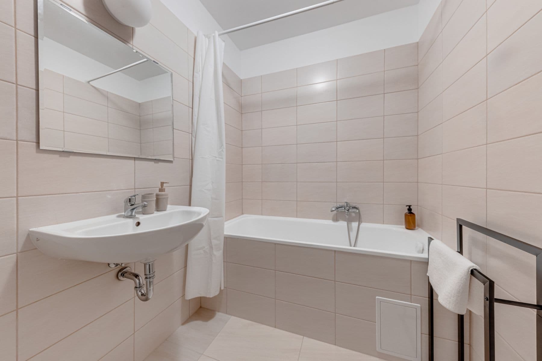 Prenájom bytu 33 m², Víta Nejedlého, Praha, Praha Prenájom bytu 33 m², Víta Nejedlého, Praha, Praha