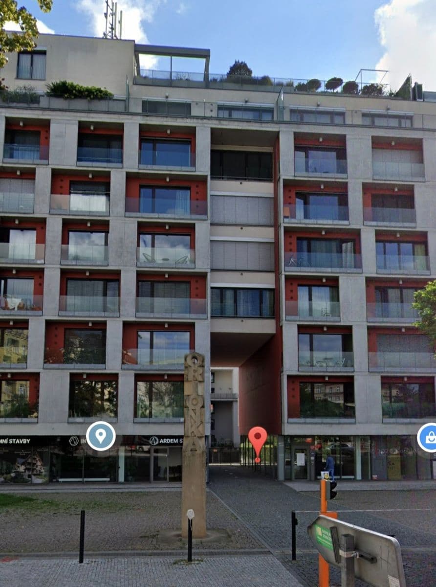 Prenájom garáže 15 m², Korunní, Praha, Praha Prenájom garáže 15 m², Korunní, Praha, Praha