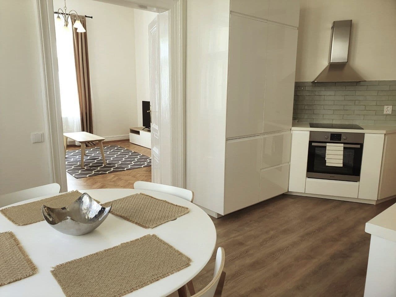 Prenájom bytu 110 m², Mánesova, Praha, Praha Prenájom bytu 110 m², Mánesova, Praha, Praha