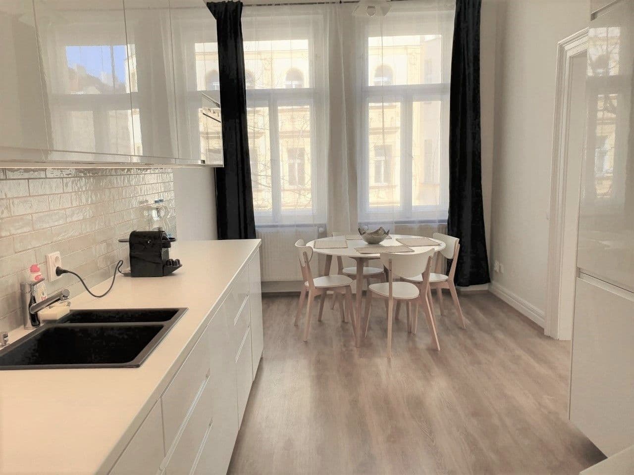 Prenájom bytu 110 m², Mánesova, Praha, Praha Prenájom bytu 110 m², Mánesova, Praha, Praha