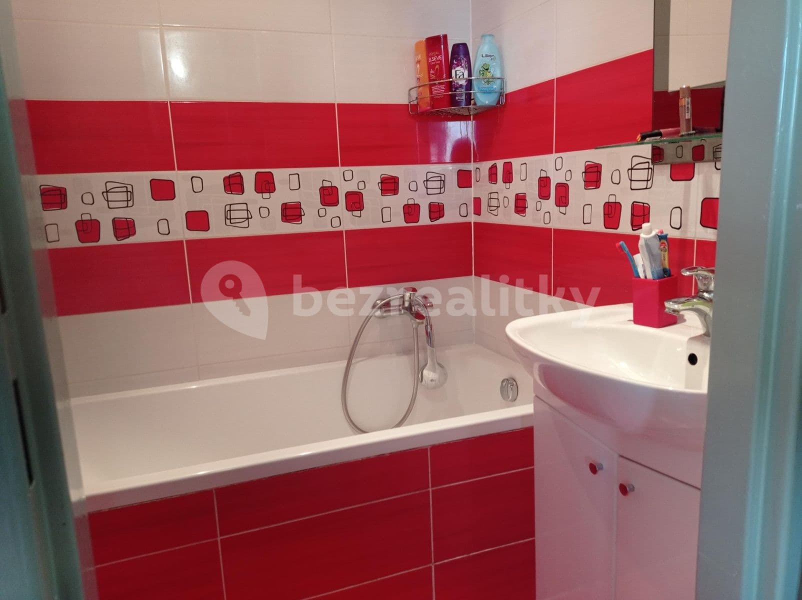 Prenájom bytu 3-izbový 66 m², Smetanovo nábřeží, Hradec Králové, Královéhradecký kraj Prenájom bytu 3-izbový 66 m², Smetanovo nábřeží, Hradec Králové, Královéhradecký kraj