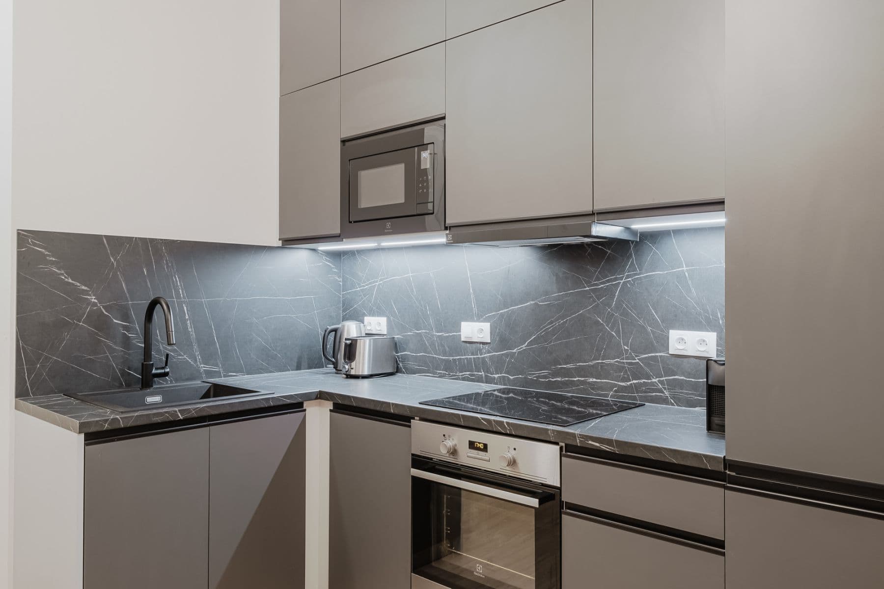 Prenájom bytu 84 m², Chodská, Praha, Praha Prenájom bytu 84 m², Chodská, Praha, Praha