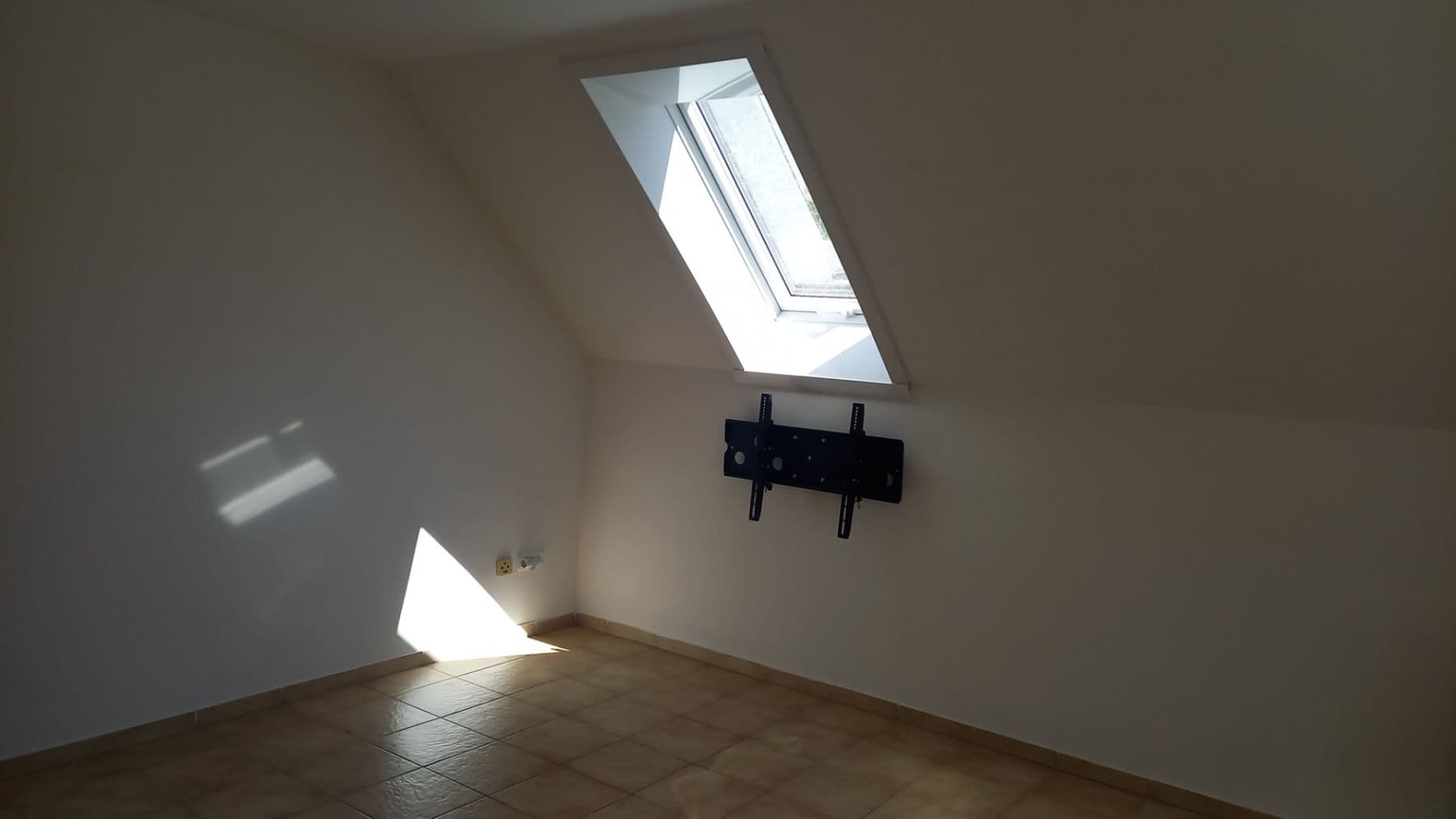 Prenájom bytu 3-izbový 65 m², Lánov, Královéhradecký kraj Prenájom bytu 3-izbový 65 m², Lánov, Královéhradecký kraj