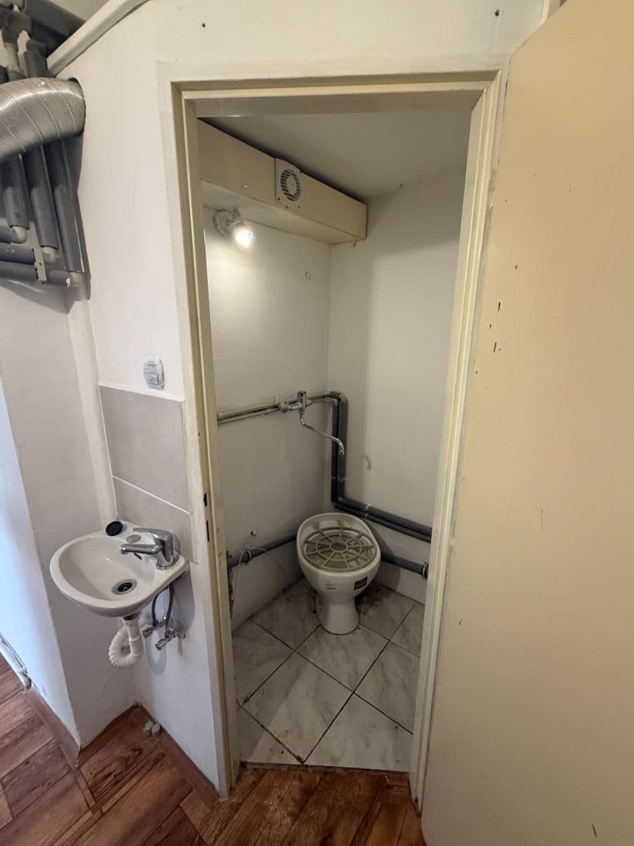 Prenájom nebytového priestoru 37 m², Staré náměstí, Ostrov, Karlovarský kraj Prenájom nebytového priestoru 37 m², Staré náměstí, Ostrov, Karlovarský kraj