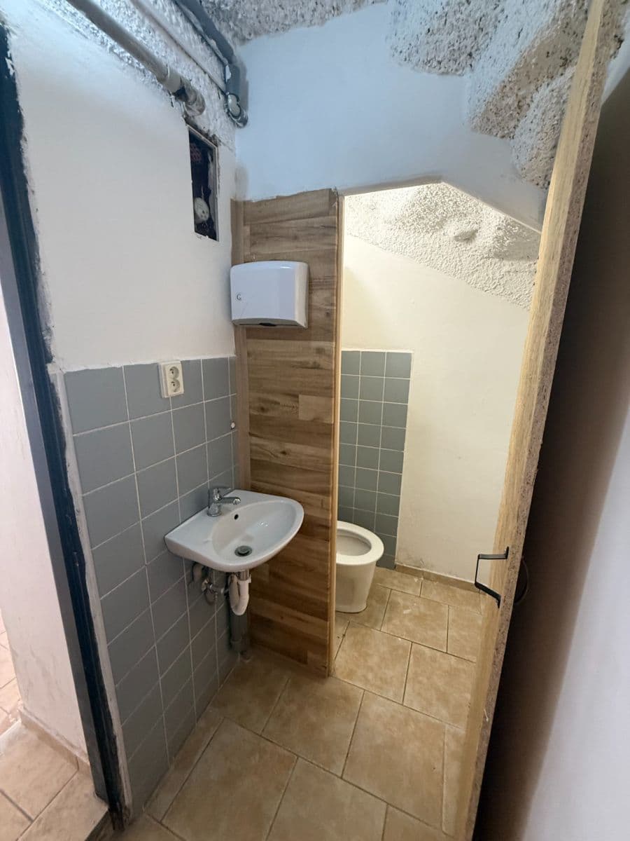 Prenájom nebytového priestoru 37 m², Staré náměstí, Ostrov, Karlovarský kraj Prenájom nebytového priestoru 37 m², Staré náměstí, Ostrov, Karlovarský kraj