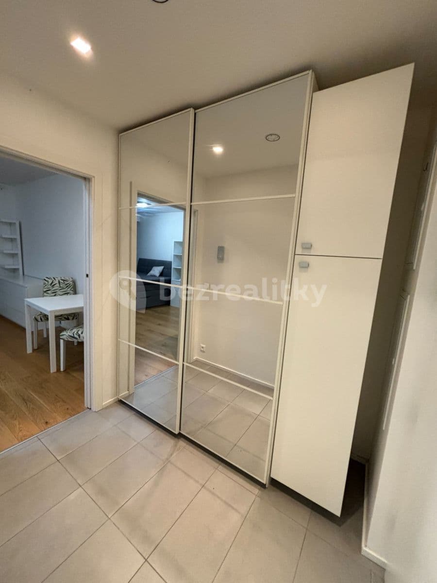 Prenájom bytu 1-izbový 32 m², Archangelská, Praha, Praha Prenájom bytu 1-izbový 32 m², Archangelská, Praha, Praha