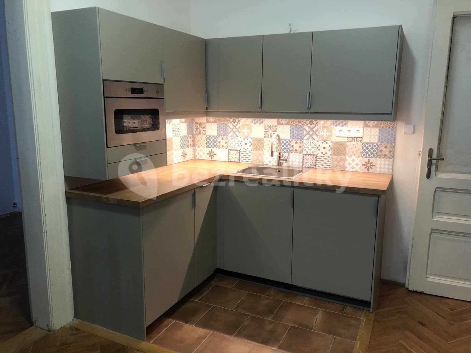 Prenájom bytu 2-izbový 38 m², Žitomírská, Praha, Praha Prenájom bytu 2-izbový 38 m², Žitomírská, Praha, Praha
