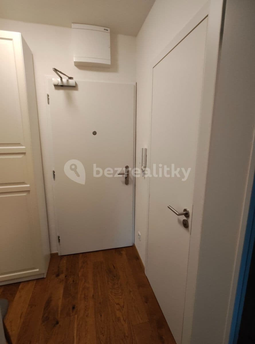 Prenájom bytu 1-izbový 25 m², Perucká, Praha, Praha Prenájom bytu 1-izbový 25 m², Perucká, Praha, Praha