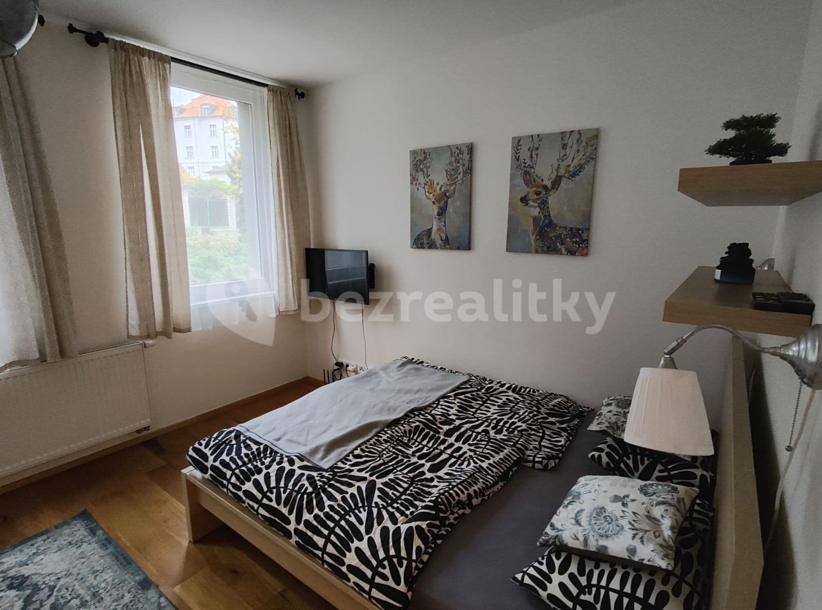 Prenájom bytu 1-izbový 25 m², Perucká, Praha, Praha Prenájom bytu 1-izbový 25 m², Perucká, Praha, Praha