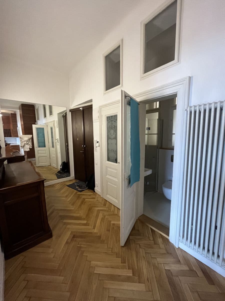 Prenájom bytu 105 m², Masarykovo nábřeží, Praha, Praha Prenájom bytu 105 m², Masarykovo nábřeží, Praha, Praha