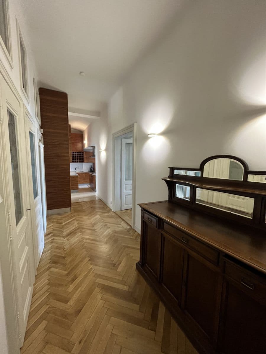 Prenájom bytu 105 m², Masarykovo nábřeží, Praha, Praha Prenájom bytu 105 m², Masarykovo nábřeží, Praha, Praha