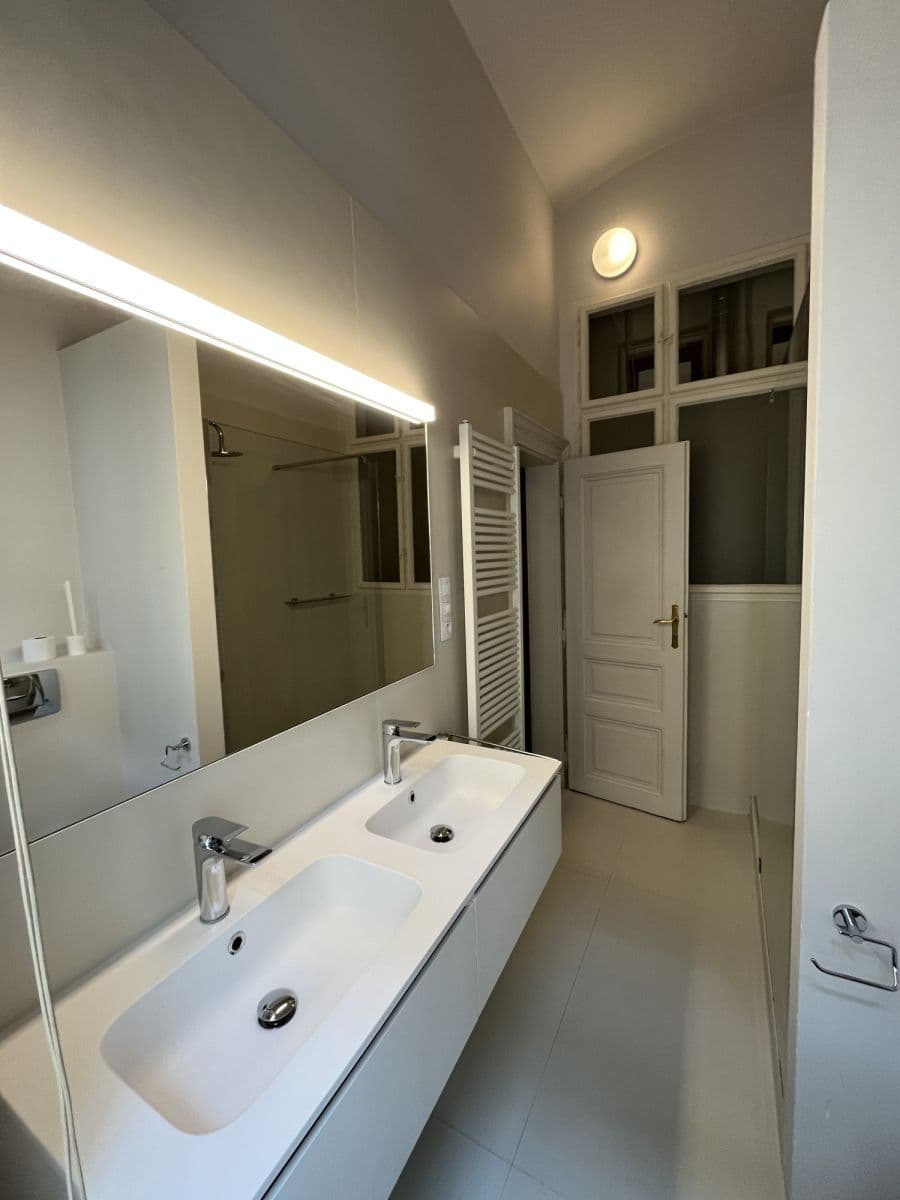 Prenájom bytu 105 m², Masarykovo nábřeží, Praha, Praha Prenájom bytu 105 m², Masarykovo nábřeží, Praha, Praha