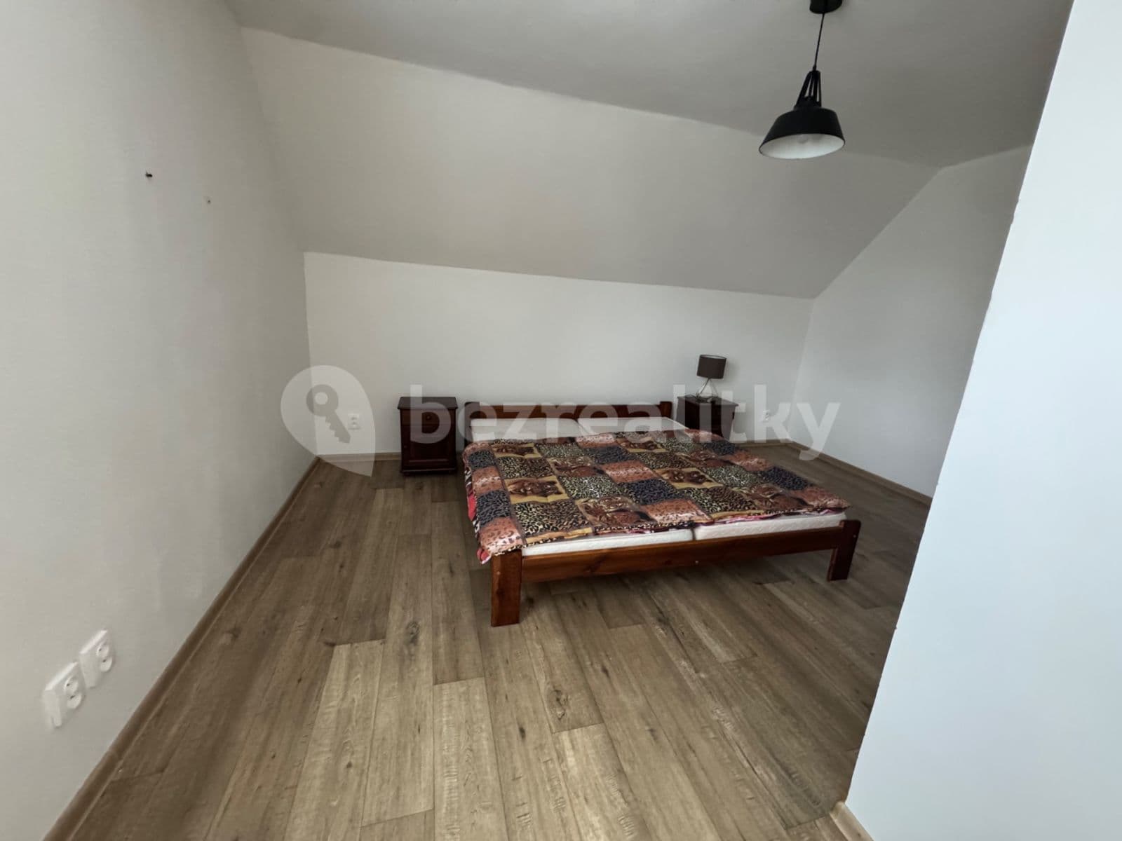 Prenájom bytu 3-izbový 100 m², Nová, Krušovice, Středočeský kraj Prenájom bytu 3-izbový 100 m², Nová, Krušovice, Středočeský kraj