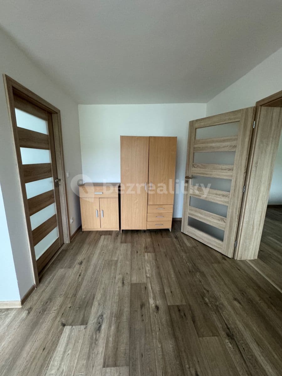 Prenájom bytu 3-izbový 100 m², Nová, Krušovice, Středočeský kraj Prenájom bytu 3-izbový 100 m², Nová, Krušovice, Středočeský kraj