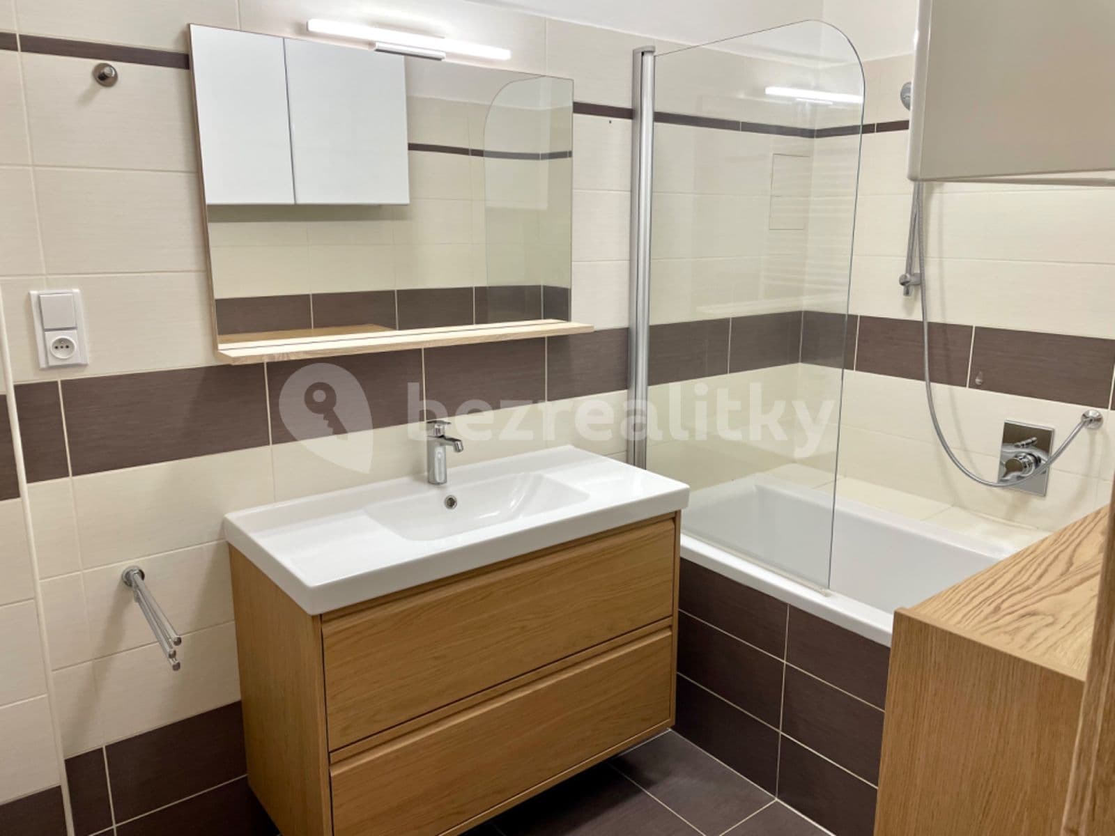 Prenájom bytu 3-izbový 106 m², Zelená, Praha, Praha Prenájom bytu 3-izbový 106 m², Zelená, Praha, Praha