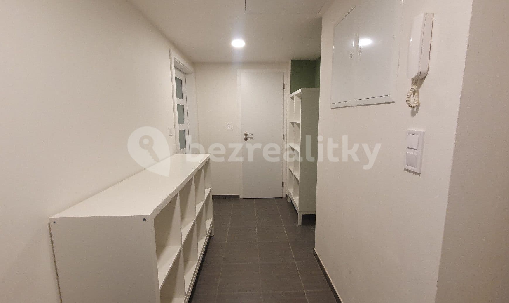 Prenájom bytu 2-izbový 46 m², Biskupcova, Praha, Praha Prenájom bytu 2-izbový 46 m², Biskupcova, Praha, Praha