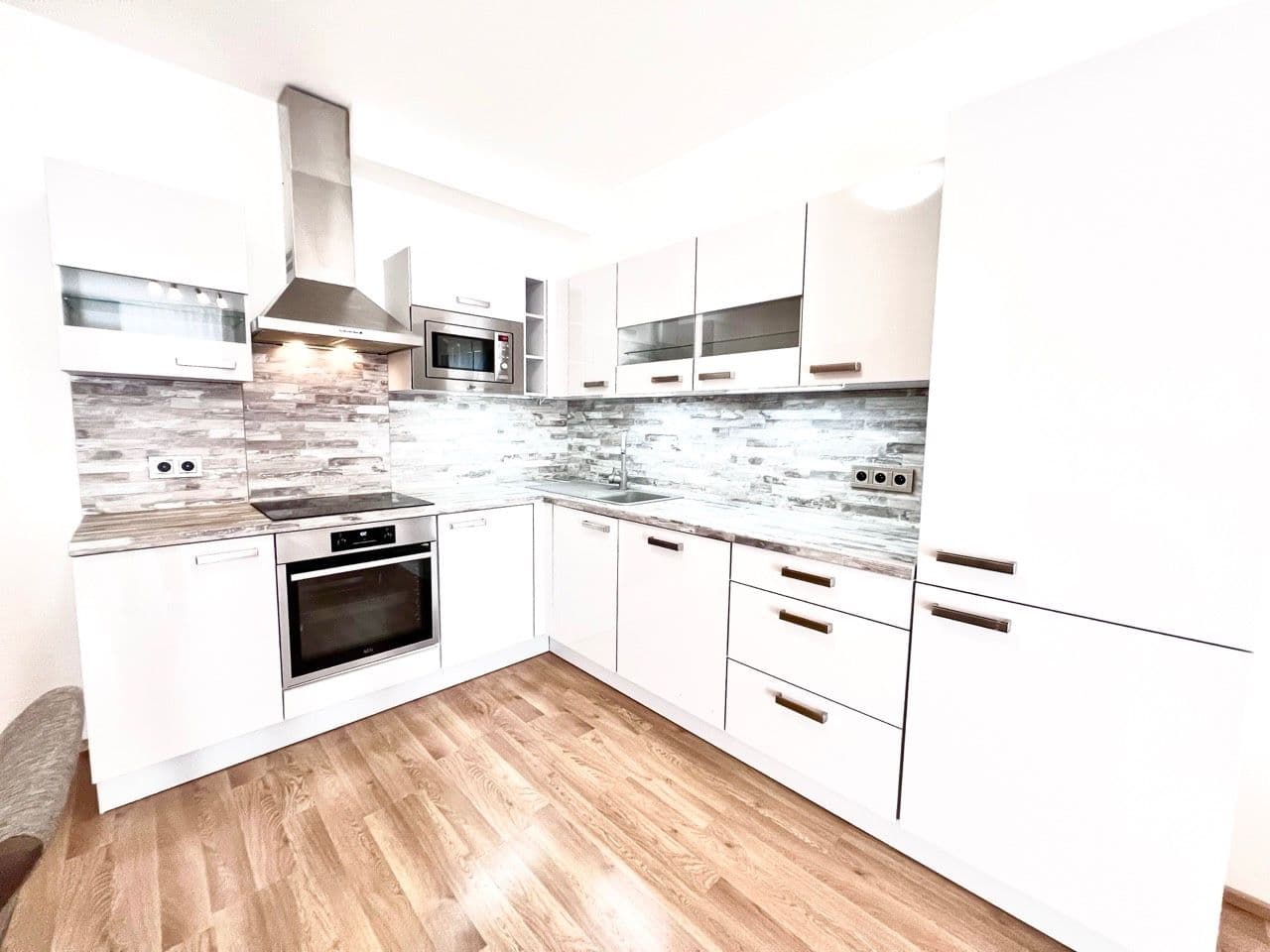 Prenájom bytu 2-izbový 51 m², Svitákova, Praha, Praha Prenájom bytu 2-izbový 51 m², Svitákova, Praha, Praha