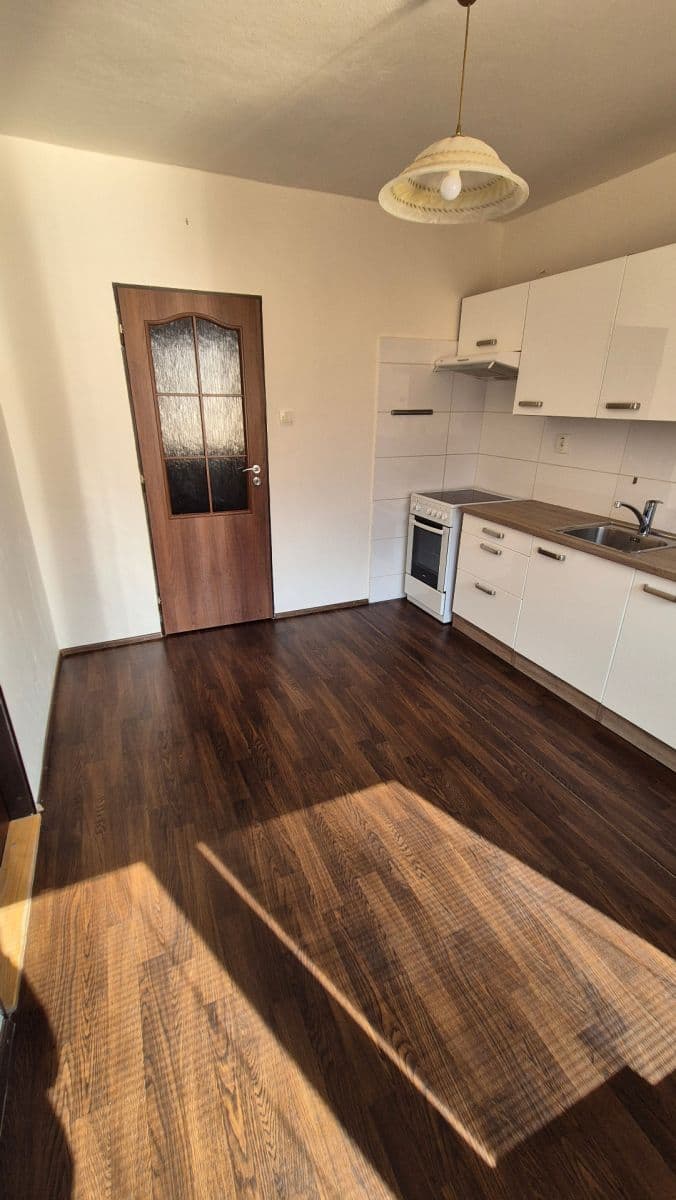 Predaj bytu 3-izbový 72 m², 9. května, Hrušovany nad Jevišovkou, Jihomoravský kraj Predaj bytu 3-izbový 72 m², 9. května, Hrušovany nad Jevišovkou, Jihomoravský kraj