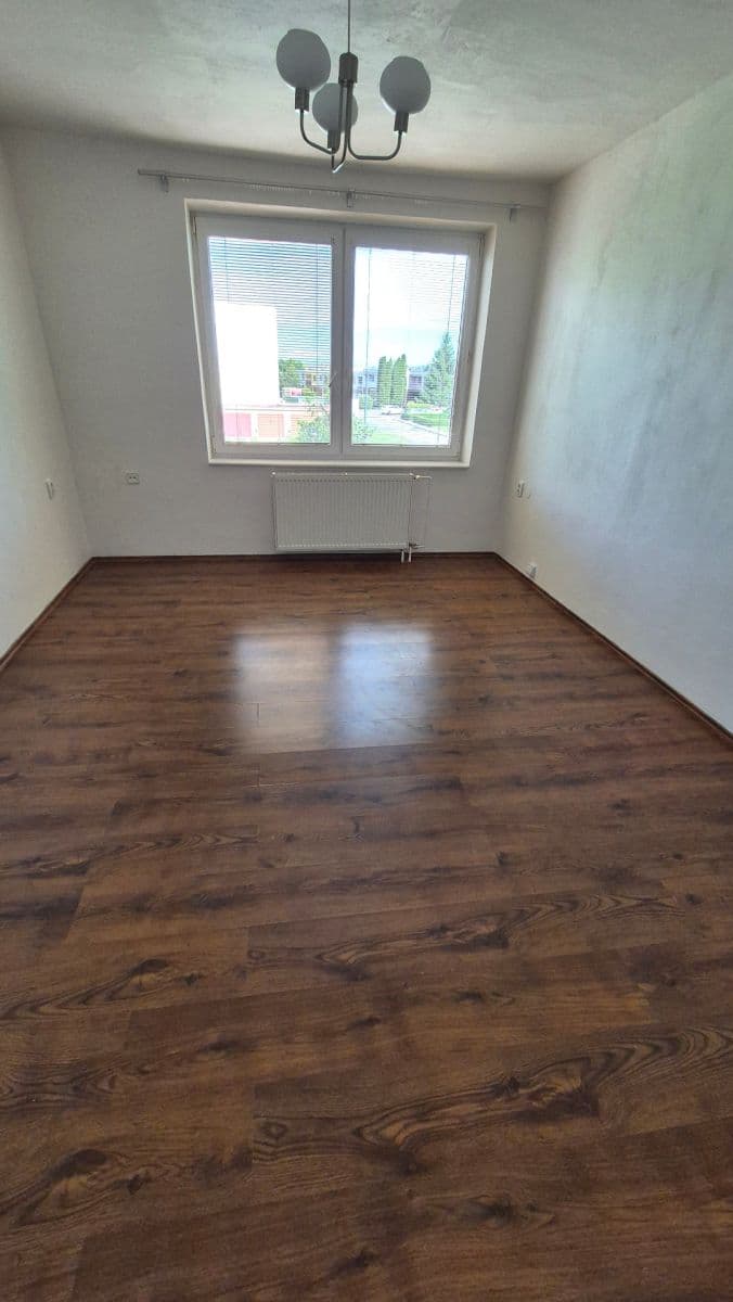 Predaj bytu 3-izbový 72 m², 9. května, Hrušovany nad Jevišovkou, Jihomoravský kraj Predaj bytu 3-izbový 72 m², 9. května, Hrušovany nad Jevišovkou, Jihomoravský kraj