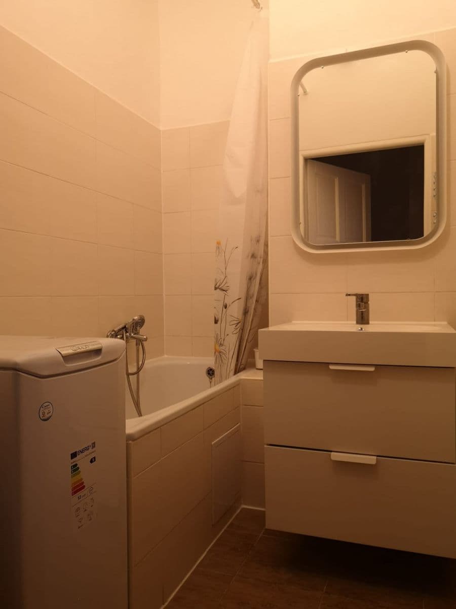 Prenájom bytu 117 m², Americká, Praha, Praha Prenájom bytu 117 m², Americká, Praha, Praha
