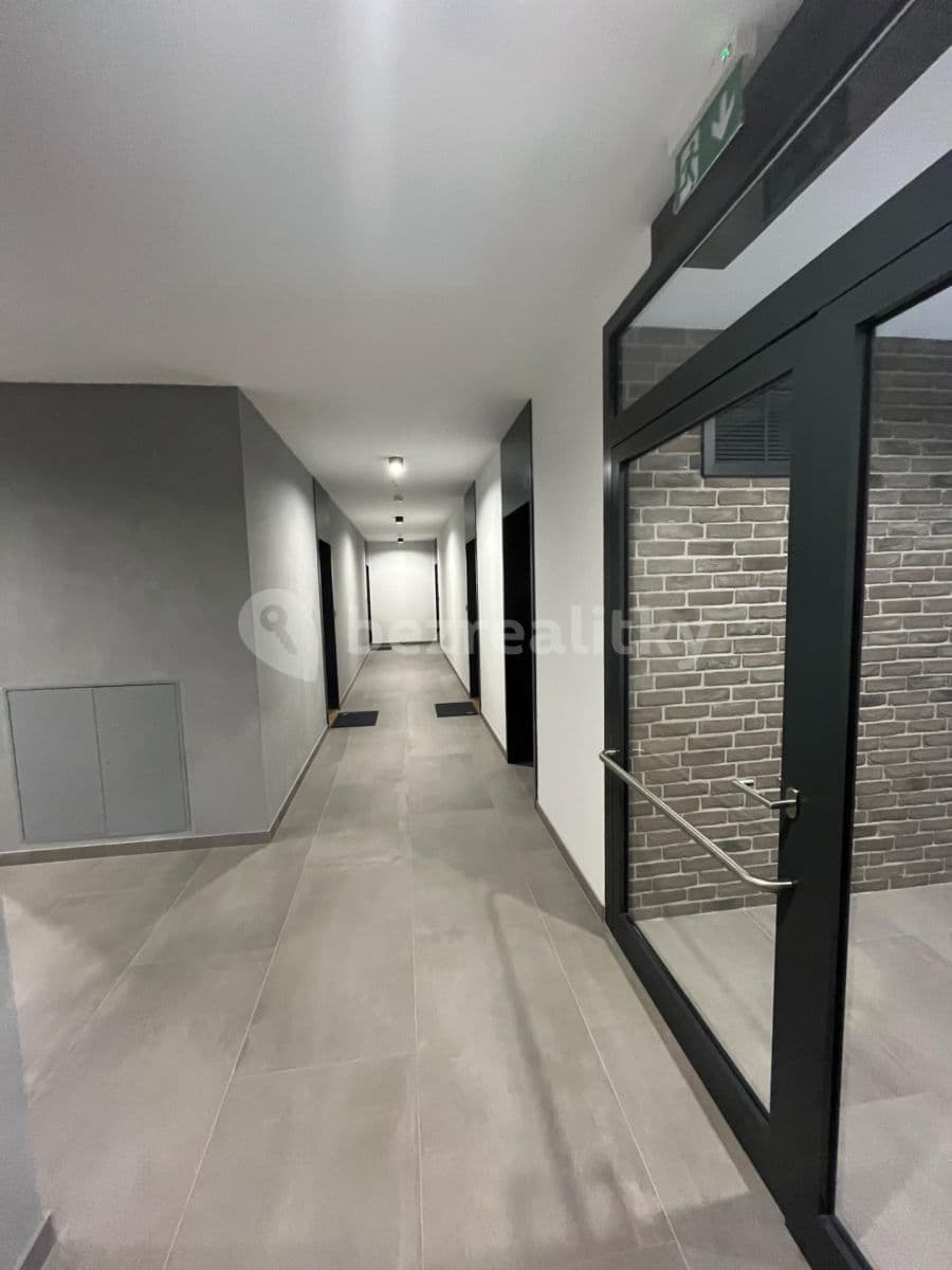 Prenájom bytu 1-izbový 40 m², Vladimíra Kobranova, Praha, Praha Prenájom bytu 1-izbový 40 m², Vladimíra Kobranova, Praha, Praha