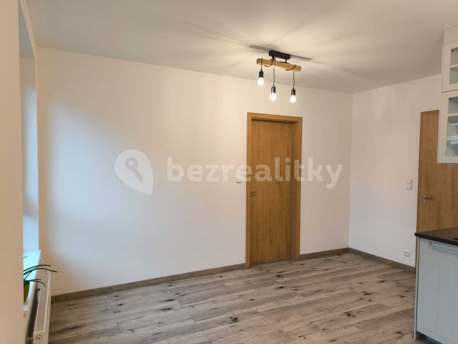 Prenájom bytu 2-izbový 40 m², Kardausova, Praha, Praha Prenájom bytu 2-izbový 40 m², Kardausova, Praha, Praha