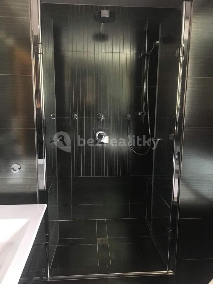 Prenájom bytu 4-izbový 120 m², Symfonická, Praha, Praha Prenájom bytu 4-izbový 120 m², Symfonická, Praha, Praha