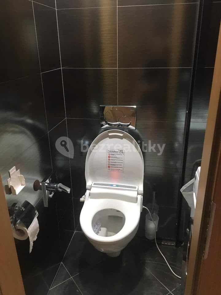 Prenájom bytu 4-izbový 120 m², Symfonická, Praha, Praha Prenájom bytu 4-izbový 120 m², Symfonická, Praha, Praha