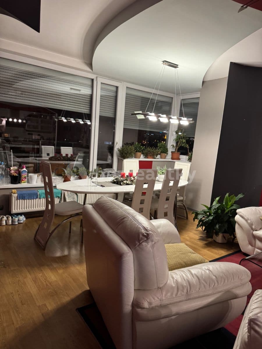 Prenájom bytu 4-izbový 120 m², Symfonická, Praha, Praha Prenájom bytu 4-izbový 120 m², Symfonická, Praha, Praha