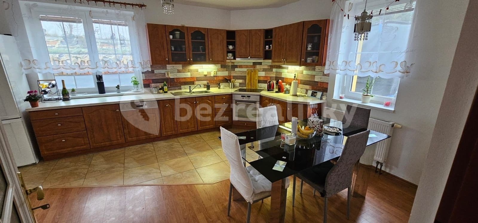 Prenájom domu 145 m², pozemek 1.250 m², Třebusice, Středočeský kraj Prenájom domu 145 m², pozemek 1.250 m², Třebusice, Středočeský kraj