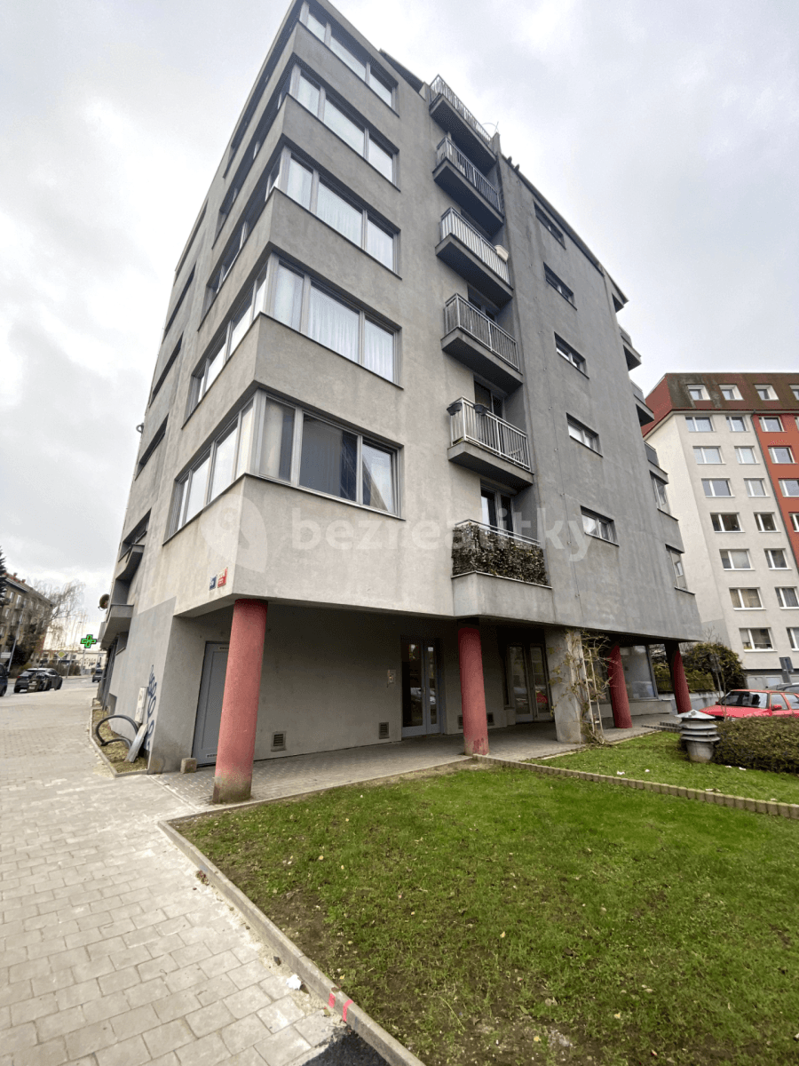 Prenájom bytu 3-izbový 71 m², Ke Strašnické, Praha, Praha Prenájom bytu 3-izbový 71 m², Ke Strašnické, Praha, Praha