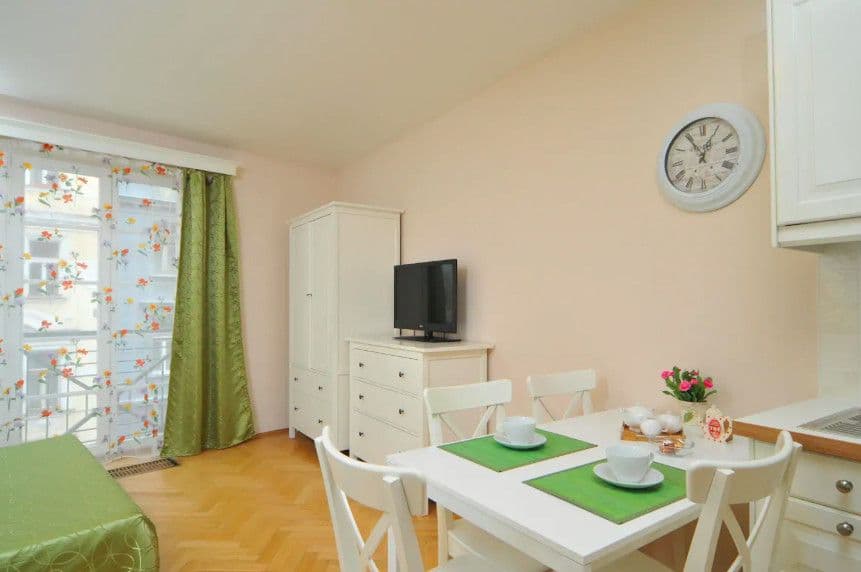 Prenájom bytu 40 m², Orebitská, Praha, Praha Prenájom bytu 40 m², Orebitská, Praha, Praha