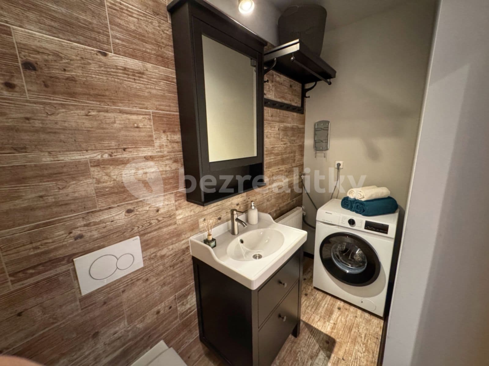 Prenájom bytu 2-izbový 51 m², Palachova, Hradec Králové, Královéhradecký kraj Prenájom bytu 2-izbový 51 m², Palachova, Hradec Králové, Královéhradecký kraj