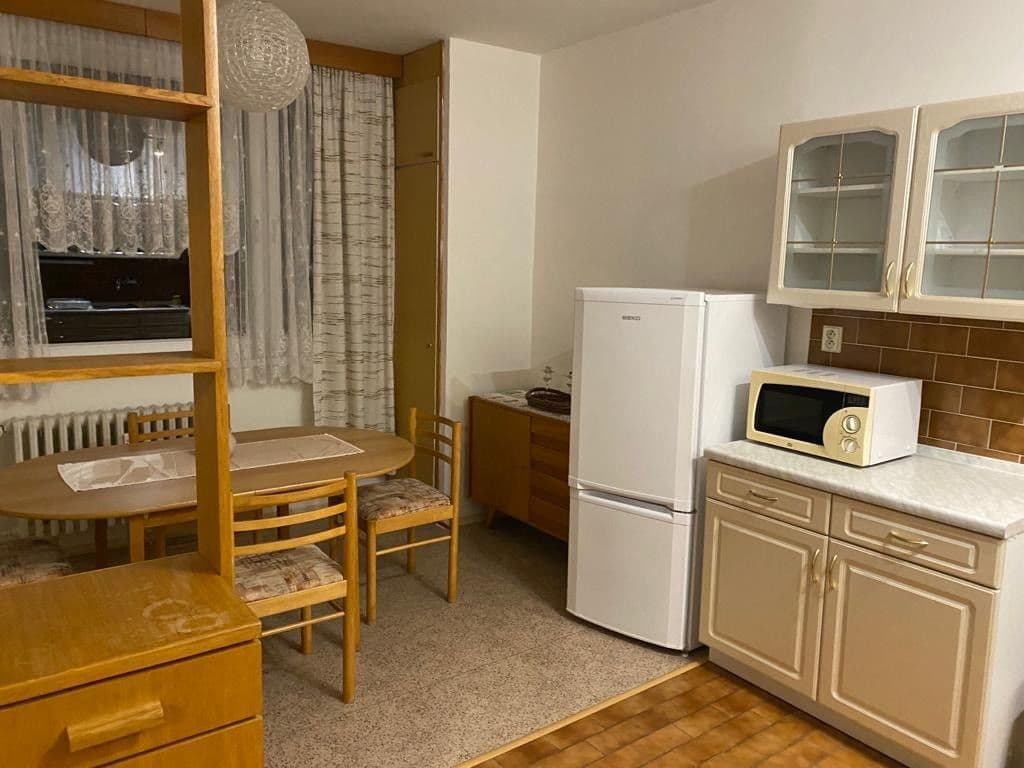 Prenájom bytu 2-izbový 85 m², Lonkova, Pardubice, Pardubický kraj Prenájom bytu 2-izbový 85 m², Lonkova, Pardubice, Pardubický kraj