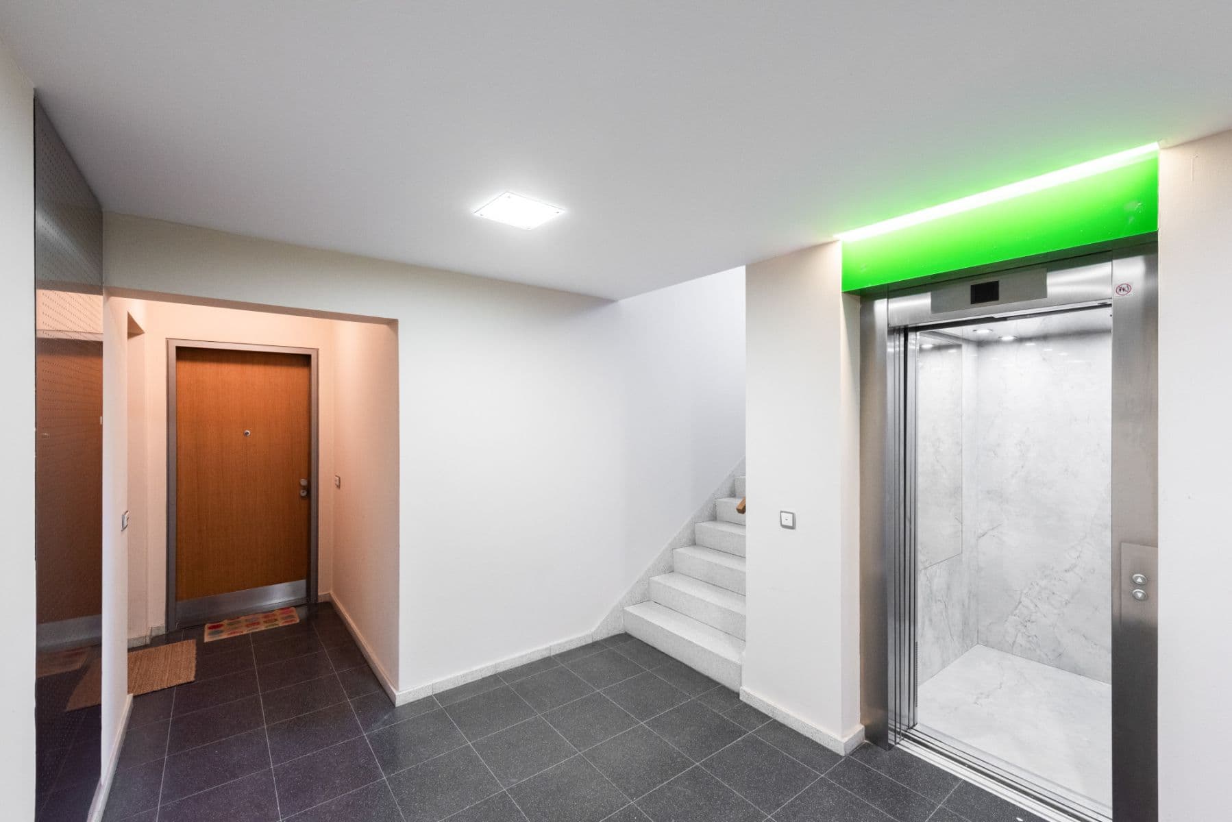 Prenájom bytu 56 m², Rohanské nábřeží, Praha, Praha Prenájom bytu 56 m², Rohanské nábřeží, Praha, Praha