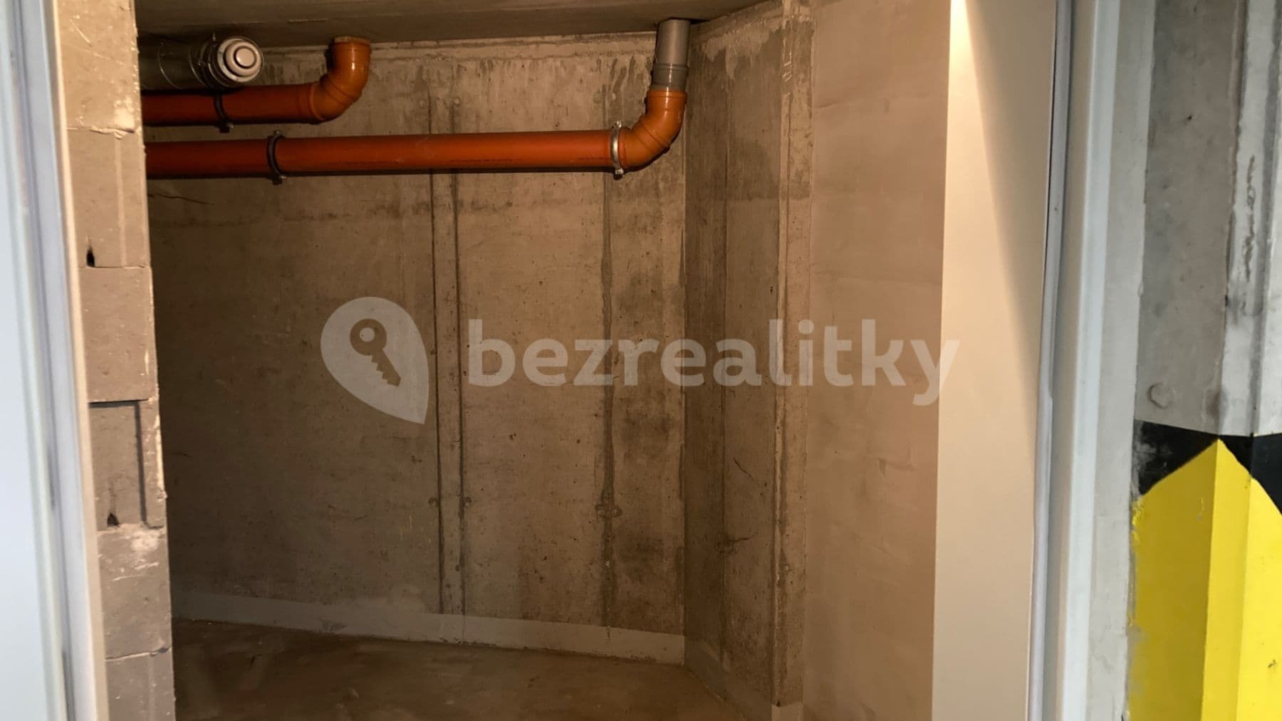 Prenájom garáže 6 m², Kloboučnická, Praha, Praha Prenájom garáže 6 m², Kloboučnická, Praha, Praha